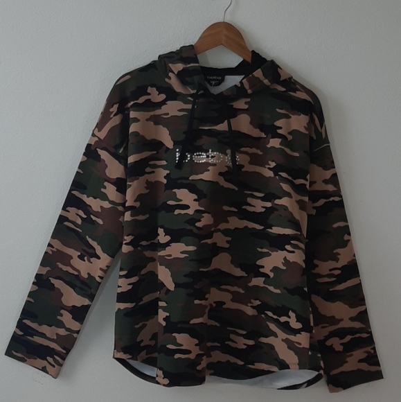 BEBE camo sweatshirt with opening on the back X… - Picture 3 of 5